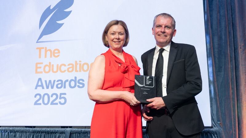 Paula Hodson, awards judge, presents the best language school to Darren Ó Rodaigh, Gaelchultúr